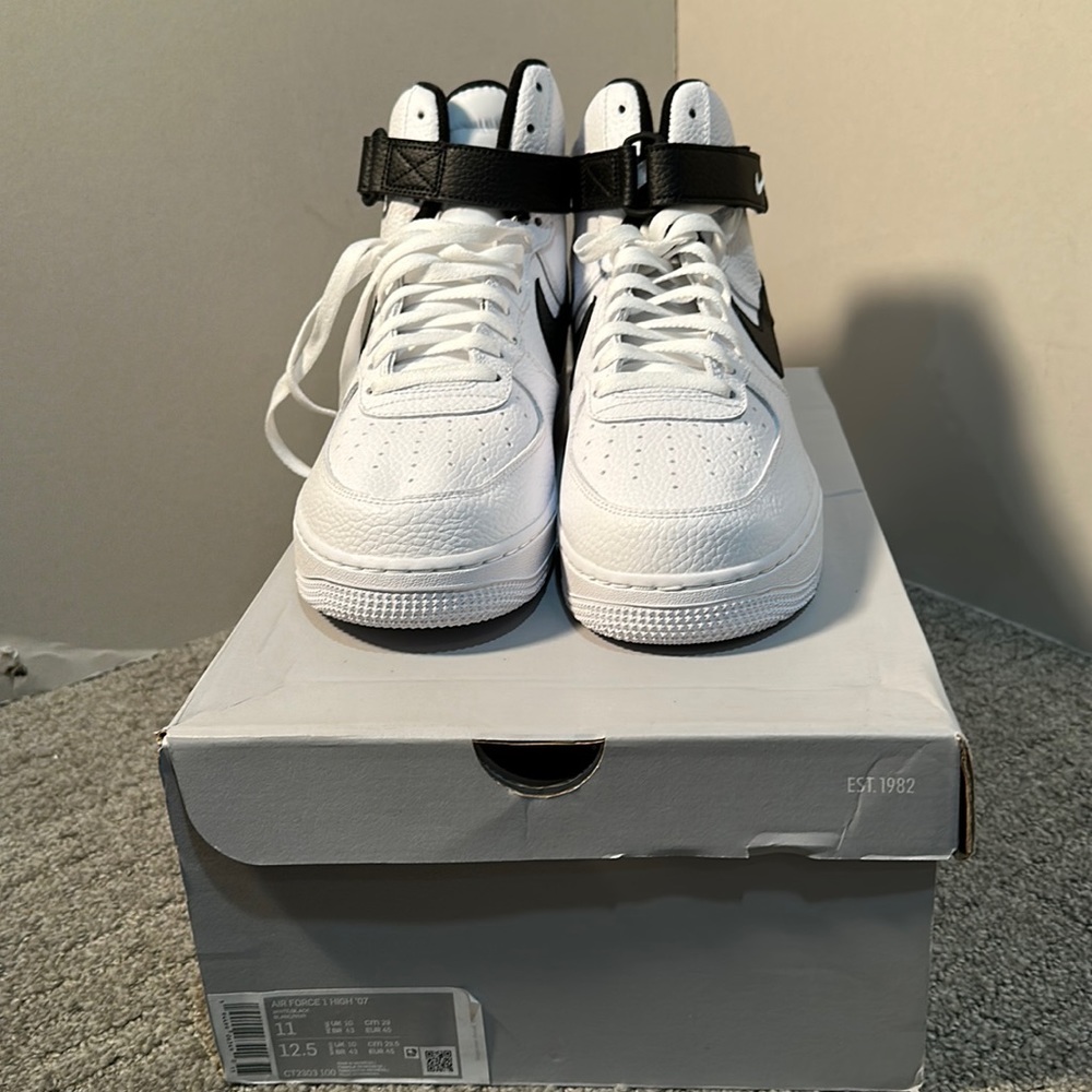 Brand New Never Worn Still in the box Men Nike Air Force One High Tops OG